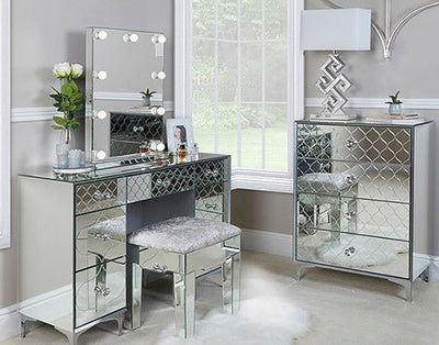The Benefits of Mirrored Furniture